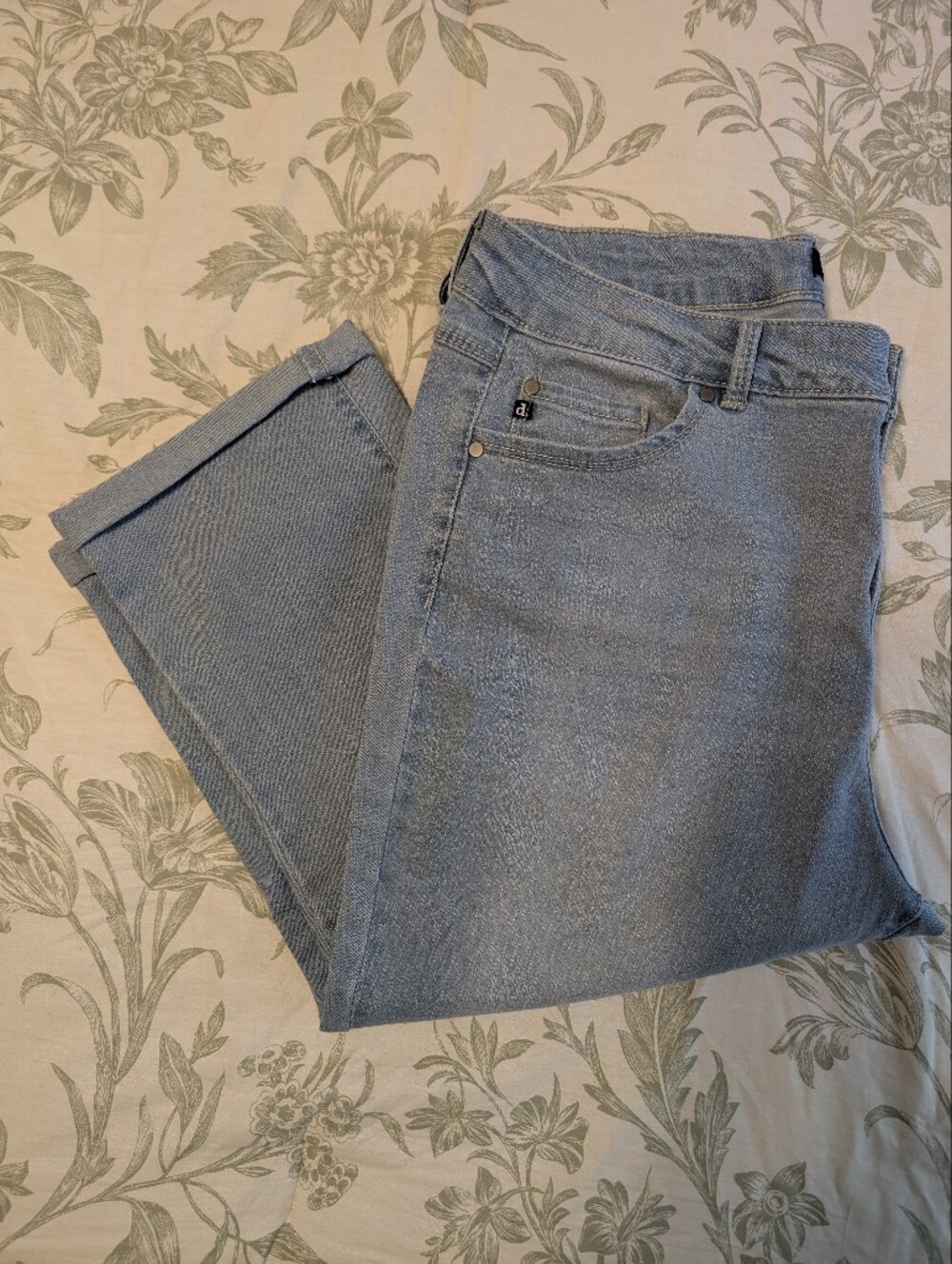 Women's D.jeans Light Wash Blue Capris